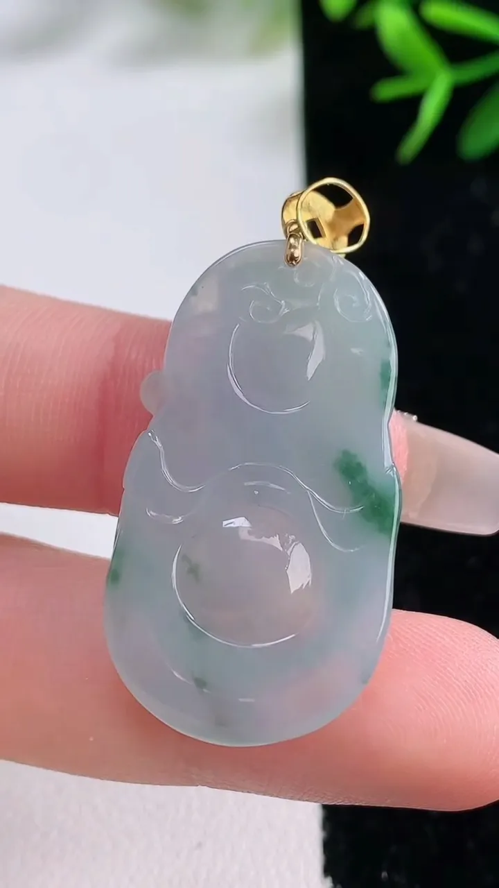 天然A货翡翠18K金飘花财神爷吊坠，尺寸33.4-19.3-5.9，重量:7.89g
12月27日