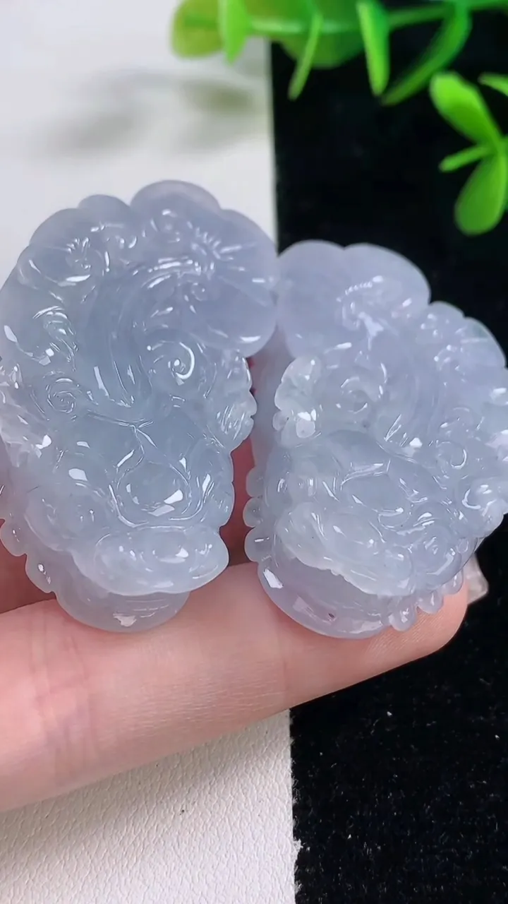 天然A货翡翠紫罗兰貔貅吊坠一对，尺寸46.7-25.4-11.5，重量:65.63g
12月27日