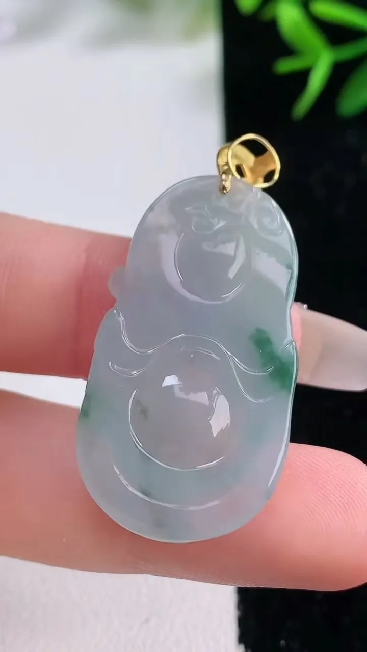 天然A货翡翠18K金飘花财神爷吊坠，尺寸33.4-19.3-5.9，重量:7.89g
12月27日