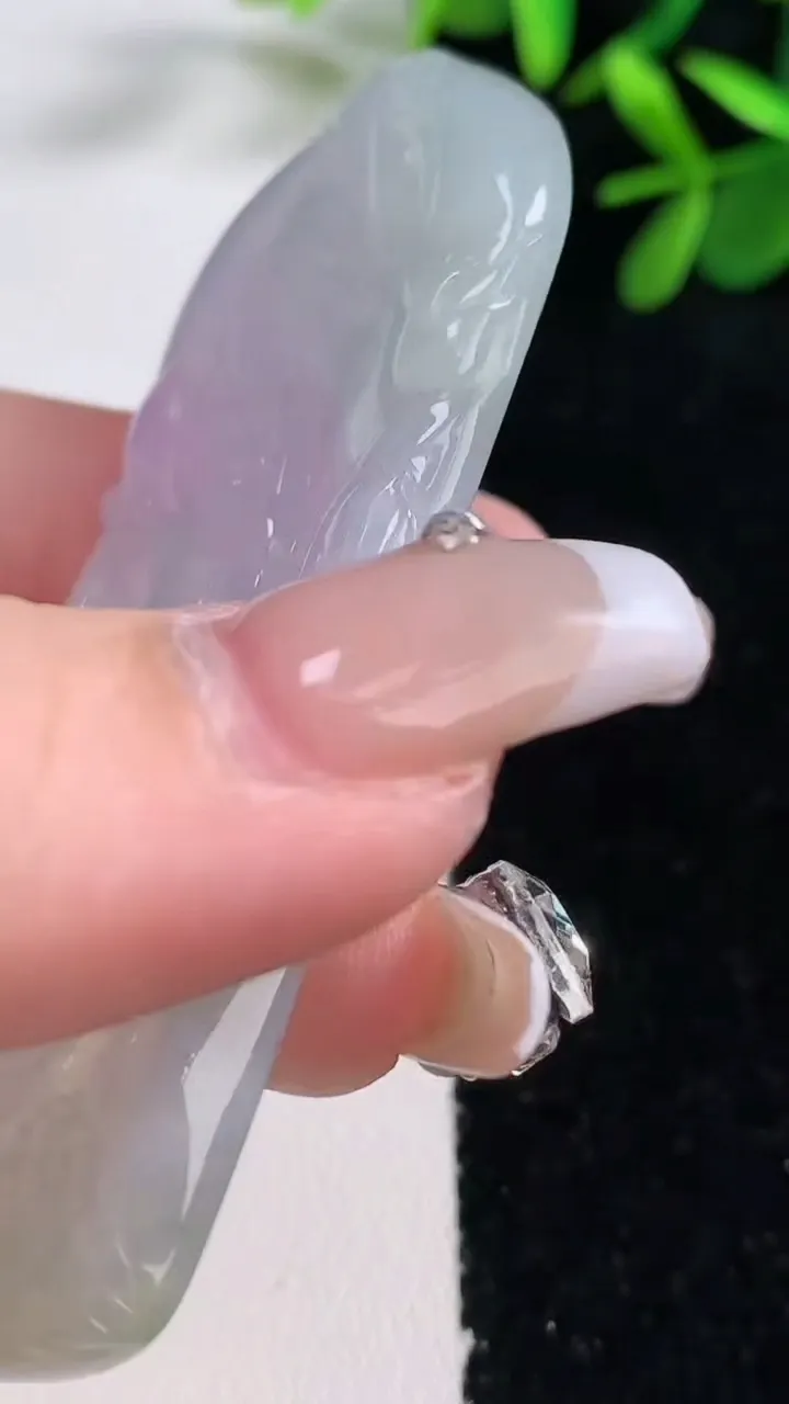 天然A货翡翠春带彩紫罗兰大势至菩萨吊坠，尺寸70-28.8-5，重量:26.00g
12月27日