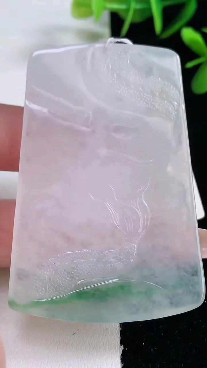 天然A货翡翠祥龙不动明王吊坠，尺寸64-41.7-4.6，重量:33.66g
12月27日