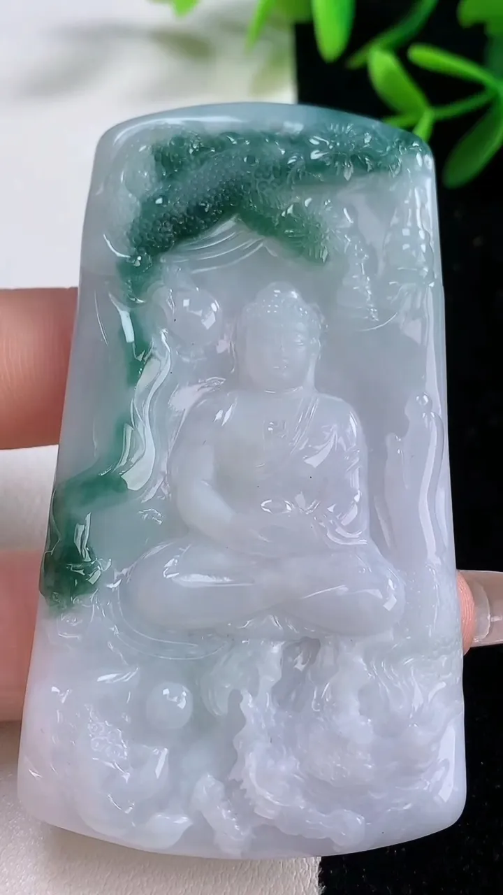 天然A货翡翠飘花御龙大日如来吊坠，尺寸71.8-39.2-6.6，重量:42.23g
12月27日