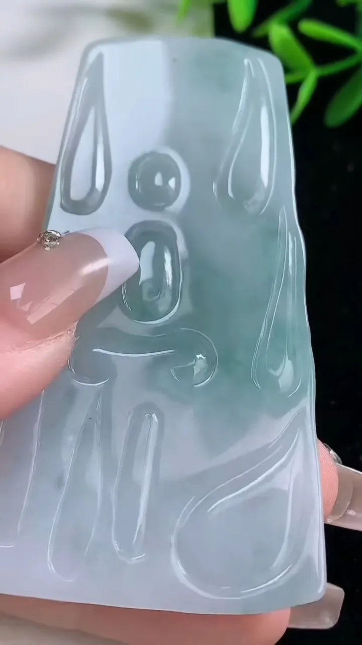 天然A货翡翠祥龙观音菩萨吊坠，尺寸73.3-38.7-7，重量:39.25g
12月27日