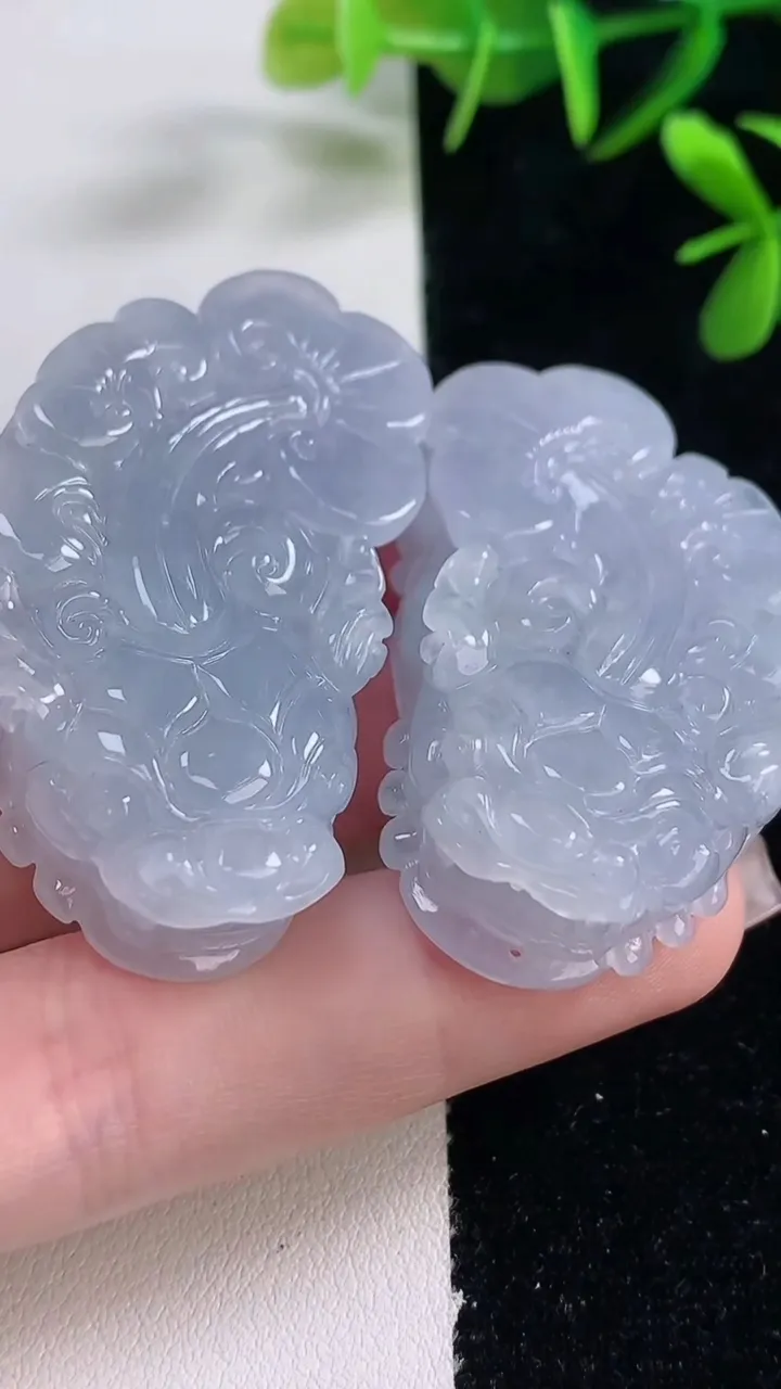 天然A货翡翠紫罗兰貔貅吊坠一对，尺寸46.7-25.4-11.5，重量:65.63g
12月27日