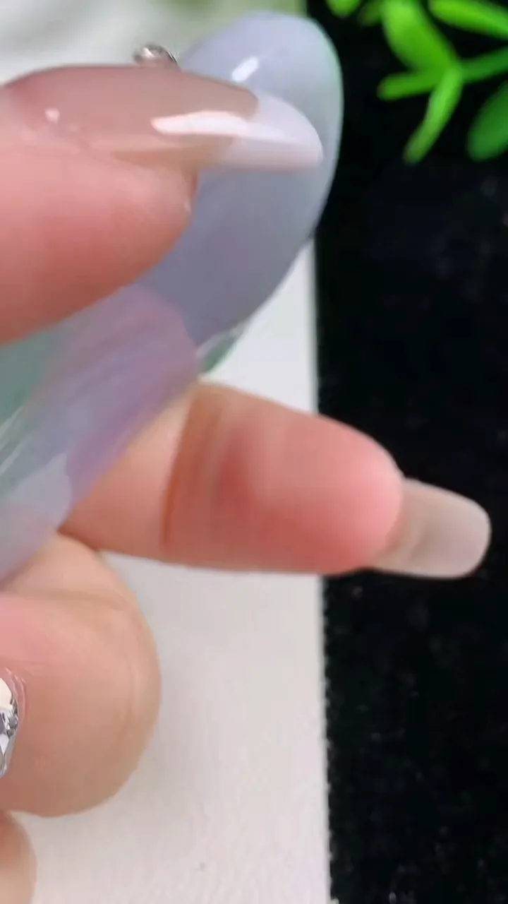 天然A货翡翠春带彩紫罗兰财神爷吊坠，尺寸61.8-38-12.6，重量:67.98g
12月27日