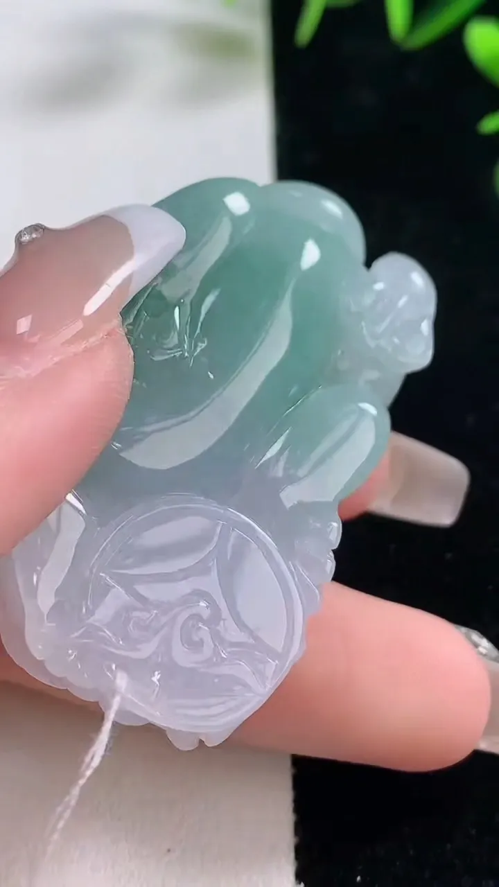 天然A货翡翠霸王貔貅吊坠，尺寸46-28.2-11.8，重量:35.46g
12月27日