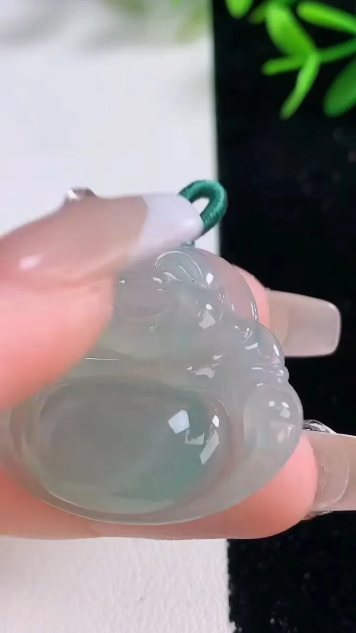 天然A货翡翠佛公吊坠，尺寸30.7-35.5-5.4，重量:8.46g
12月27日