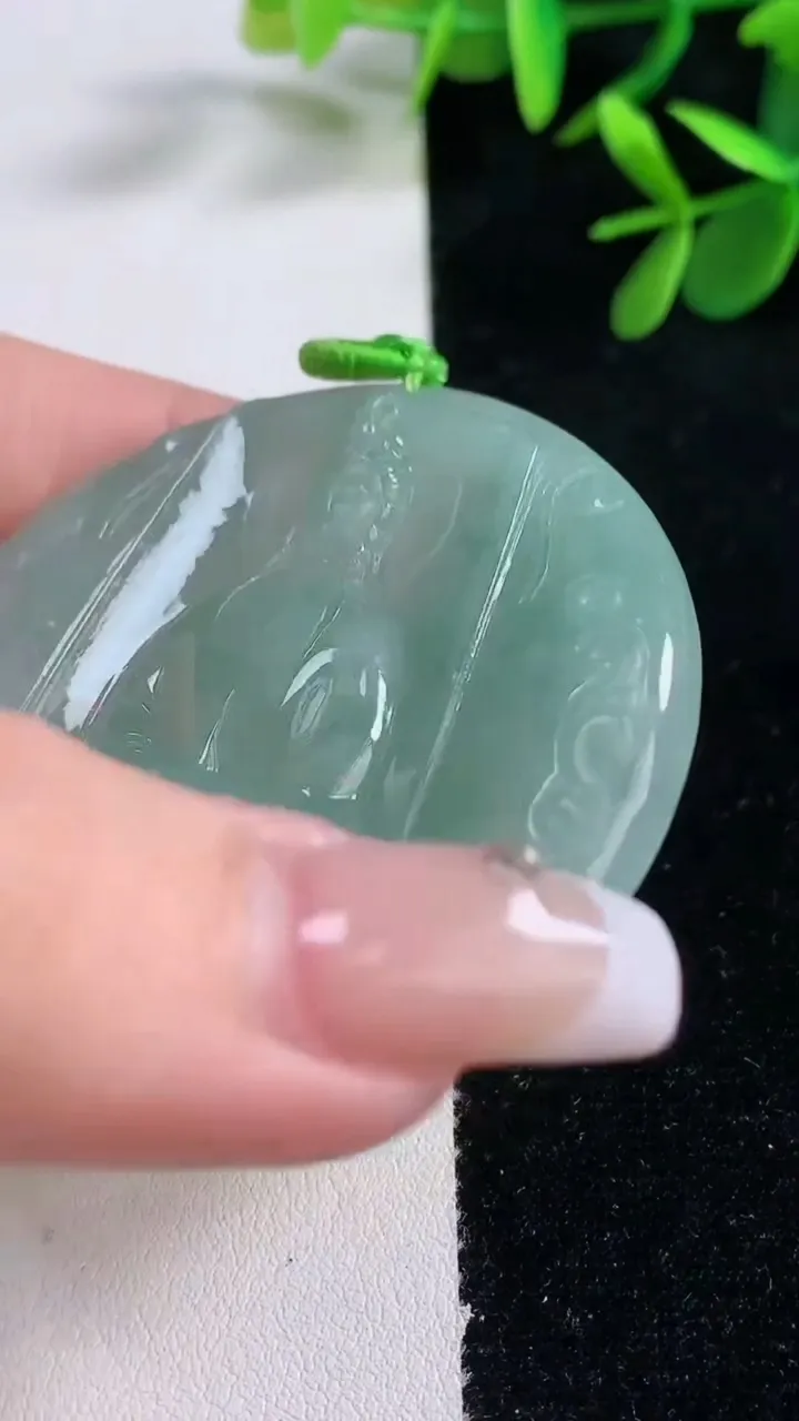 天然A货翡翠观音菩萨吊坠，尺寸53.7-6.2，重量:33.74g
12月27日