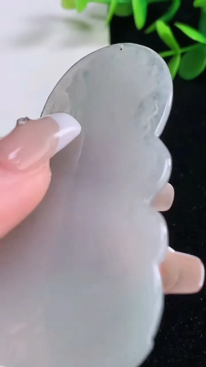 天然A货翡翠大势至菩萨吊坠，尺寸68.8-41-5.4，重量:27.15g
12月27日