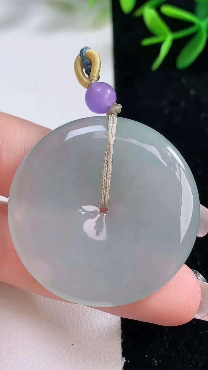 天然A货翡翠平安扣吊坠，尺寸37.5-5.3，重量:16.96g
12月27日