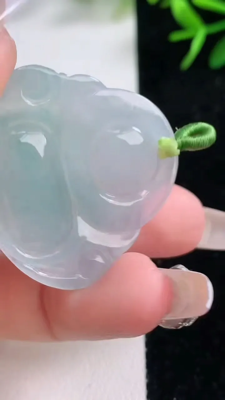 天然A货翡翠飘花佛公吊坠，尺寸32.5-35.8-5.6，重量:9.73g
12月27日