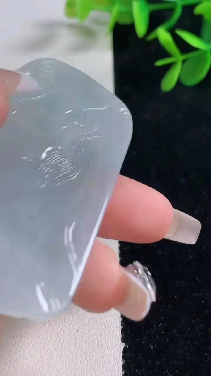 天然A货翡翠祥龙阿弥陀佛吊坠，尺寸64-43-5.4，重量:32.62g
12月27日