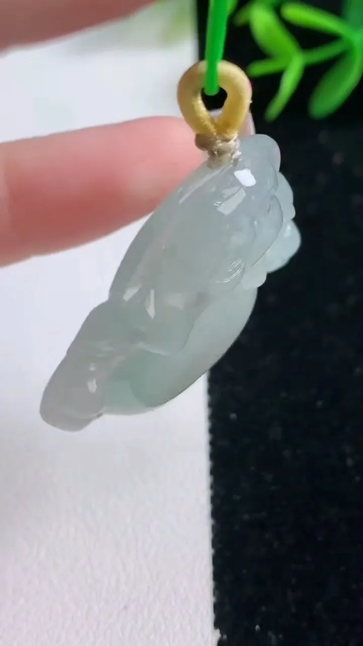 天然A货翡翠佛公吊坠，尺寸35-37.3-6.6，重量:13.26g
12月27日