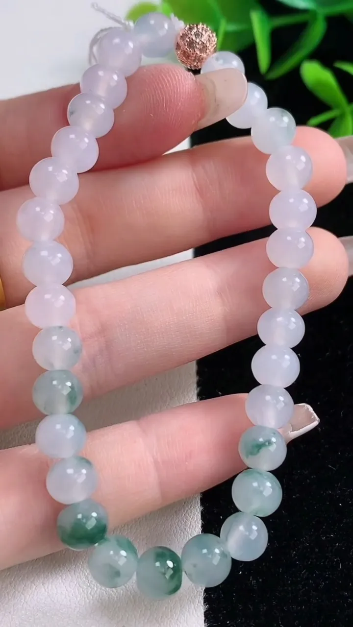 天然A货翡翠种飘花圆珠手串，尺寸7-30颗，重量:16.04g12月27日
工厂直销收藏佳品,种好水足，色泽均匀，有种有色，上手高大气！