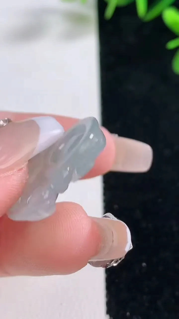 天然A货翡翠佛公吊坠，尺寸23.8-25-6，重量:5.19g
12月27日