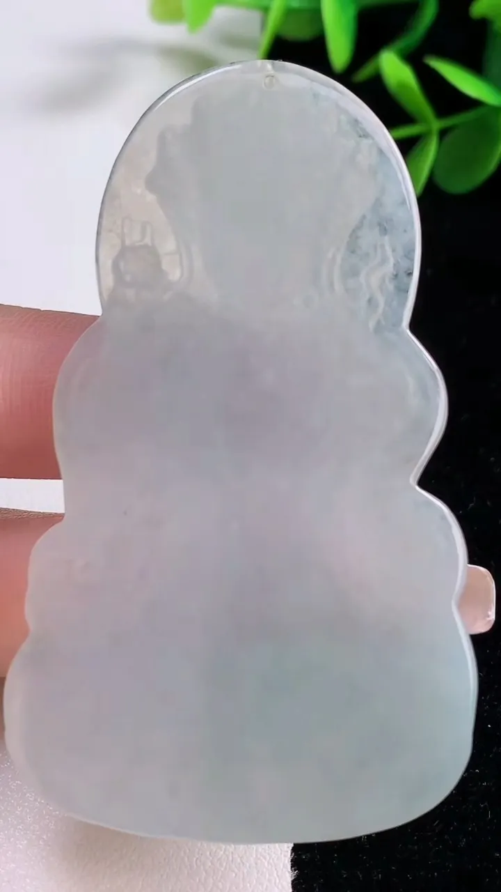 天然A货翡翠大势至菩萨吊坠，尺寸68.8-41-5.4，重量:27.15g
12月27日