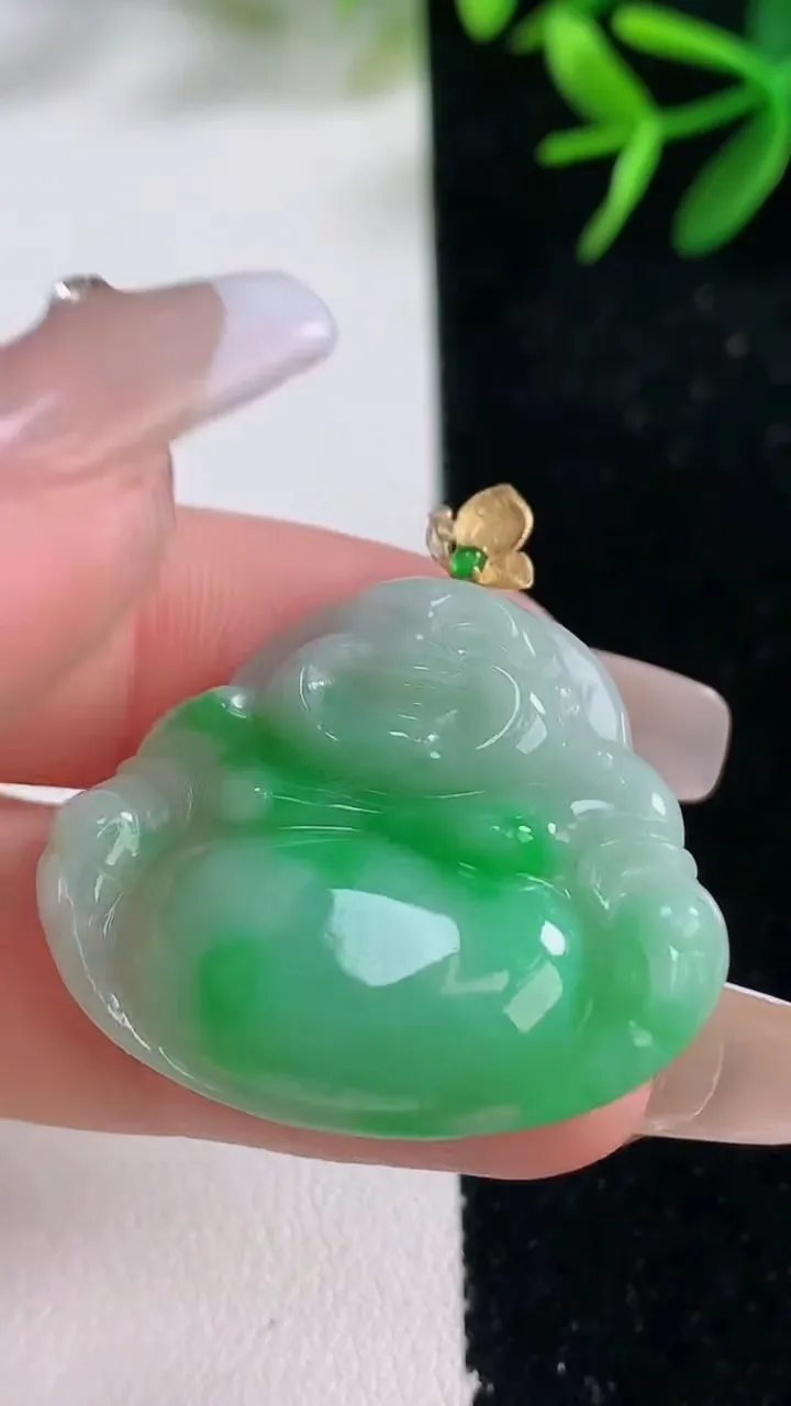 天然A货翡翠佛公吊坠，尺寸28-32.8-5.2，重量:7.37g
12月27日