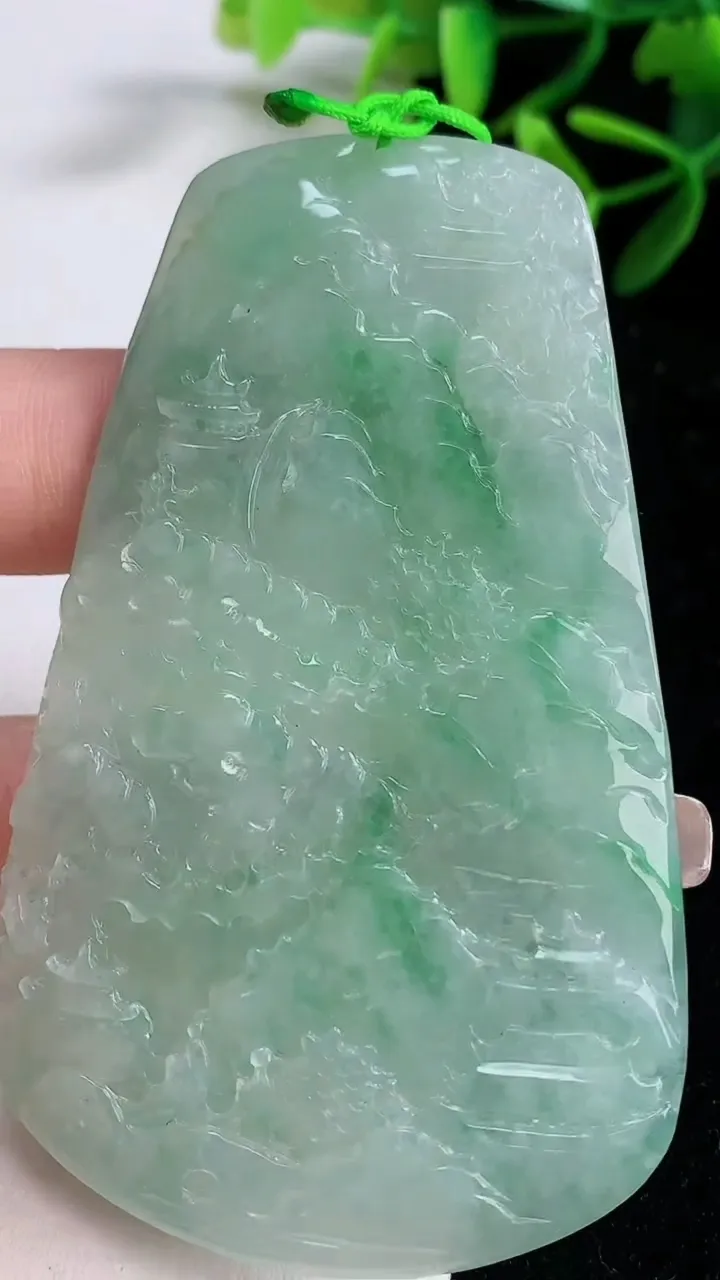 天然A货翡翠山水牌吊坠，尺寸76.5-46.8-5.2，重量:43.87g
12月27日