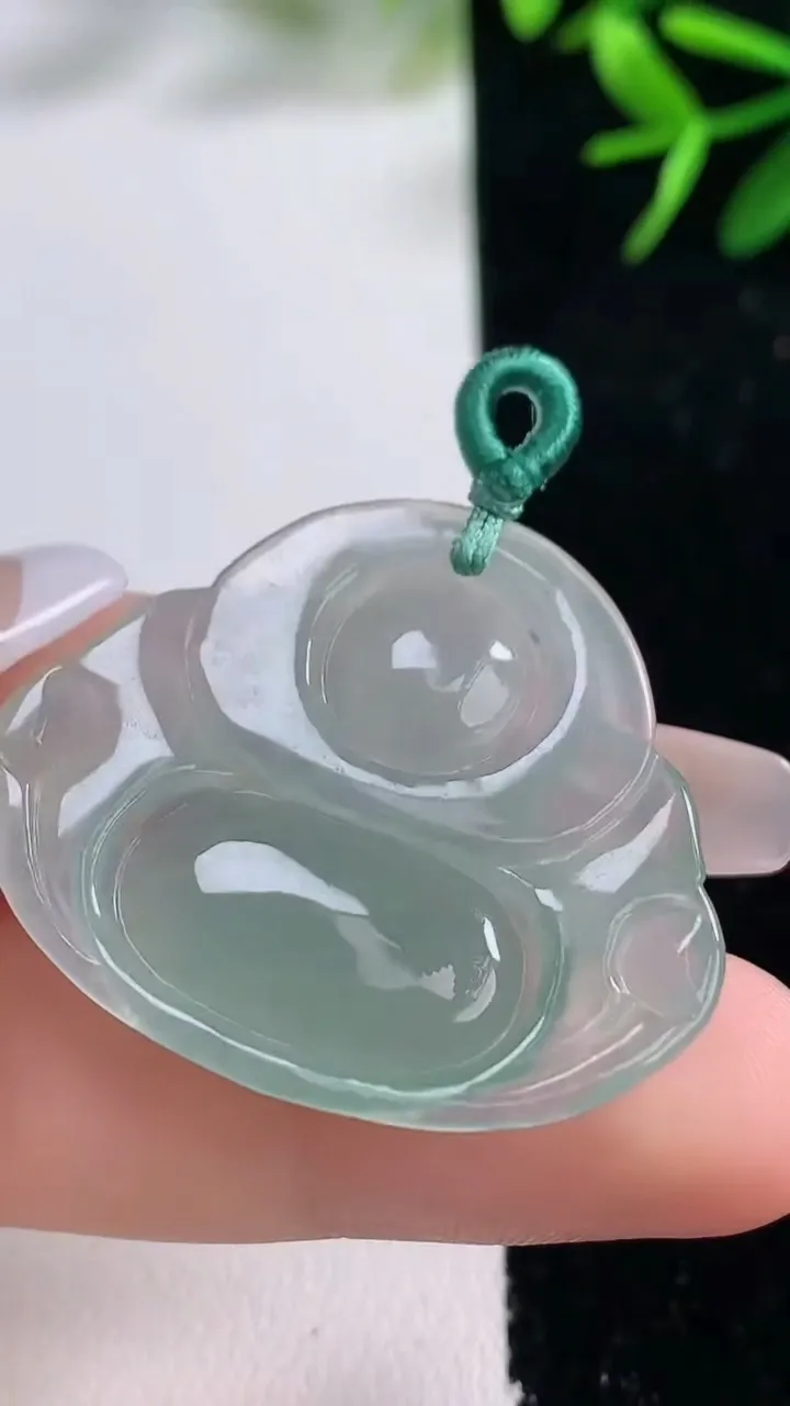 天然A货翡翠佛公吊坠，尺寸30.7-35.5-5.4，重量:8.46g
12月27日