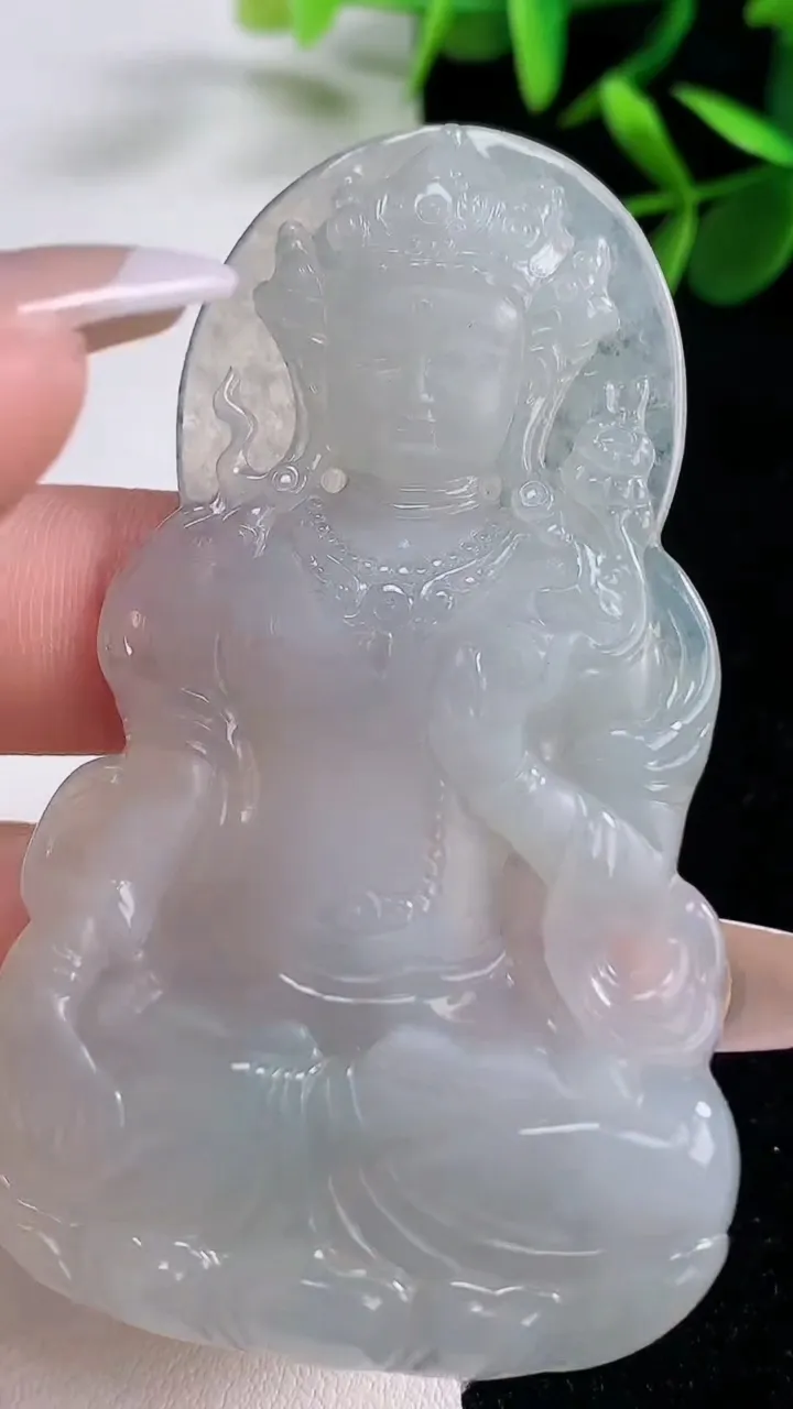 天然A货翡翠大势至菩萨吊坠，尺寸68.8-41-5.4，重量:27.15g
12月27日