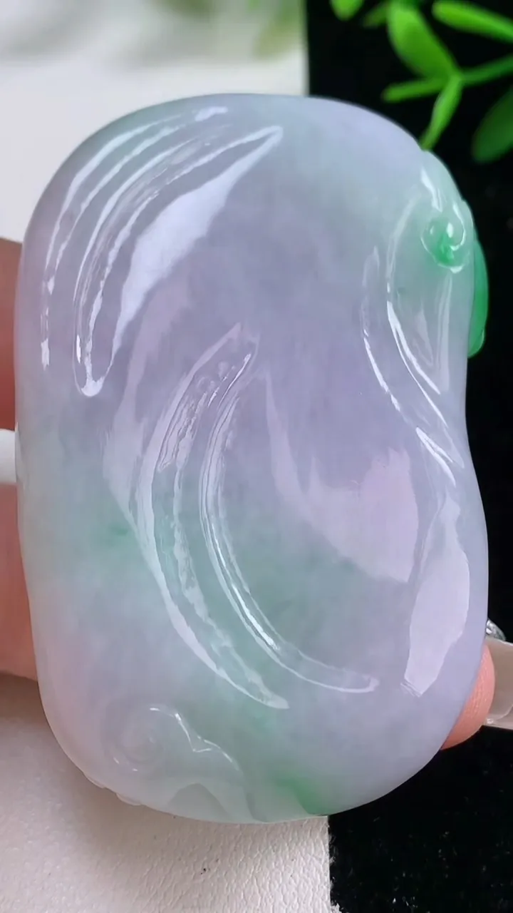 天然A货翡翠春带彩紫罗兰财神爷吊坠，尺寸61.8-38-12.6，重量:67.98g
12月27日