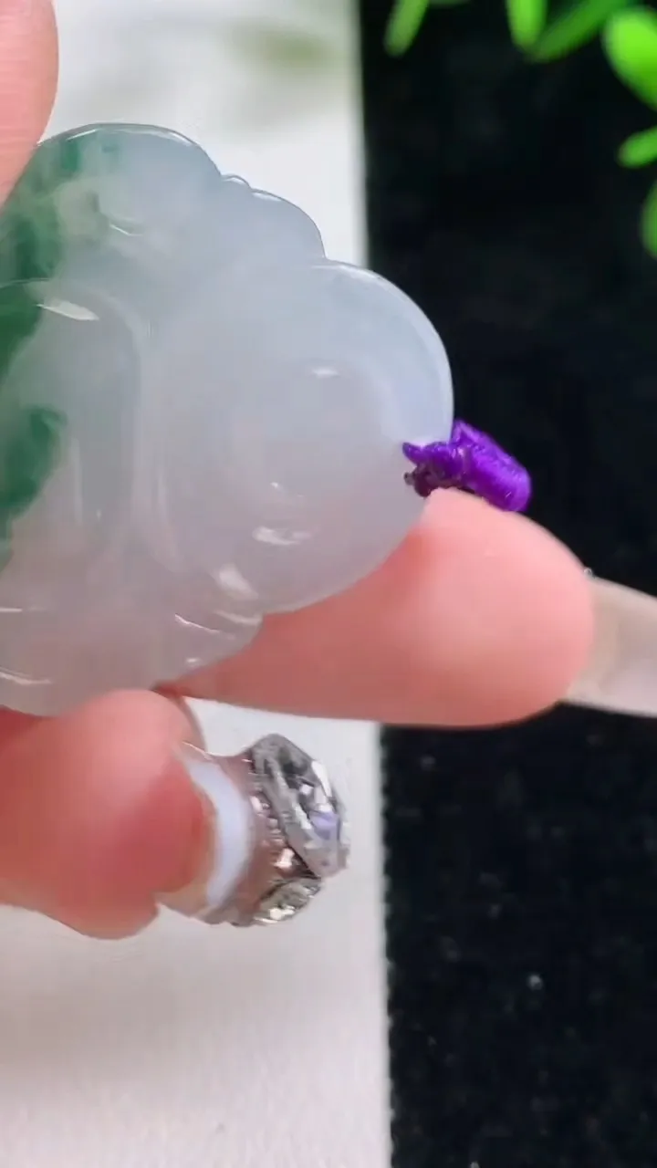 天然A货翡翠飘花佛公吊坠，尺寸30.6-34.5-6，重量:9.66g
12月27日