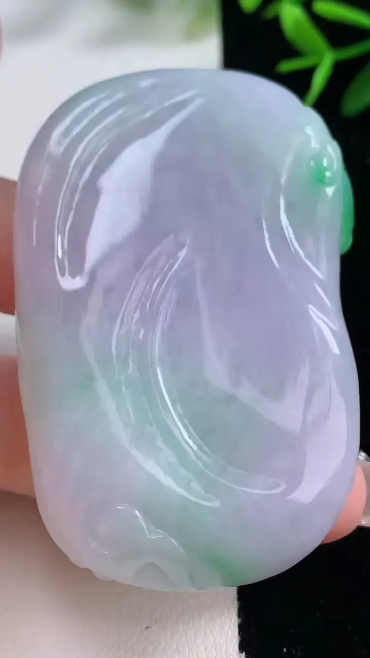 天然A货翡翠春带彩紫罗兰财神爷吊坠，尺寸61.8-38-12.6，重量:67.98g
12月27日