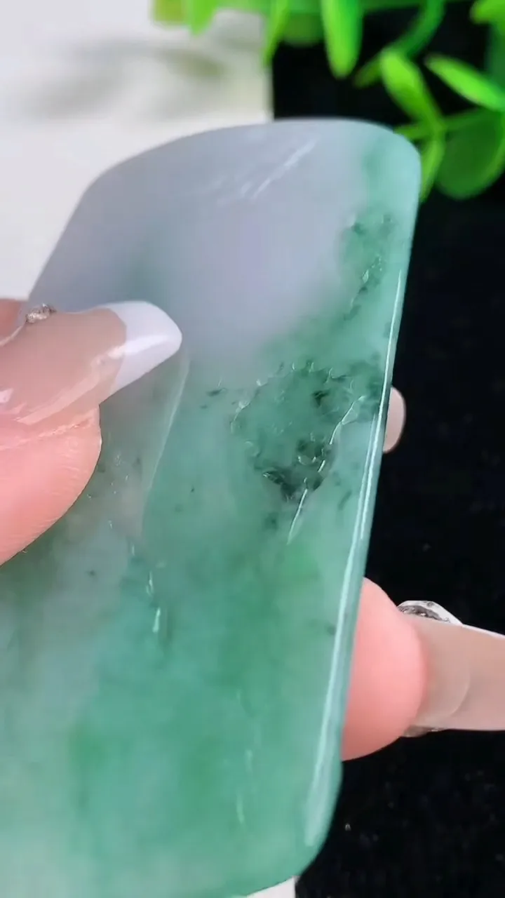 天然A货翡翠山水祥龙大势至菩萨吊坠，尺寸71.3-42-4.5，重量:33.58g
12月27日