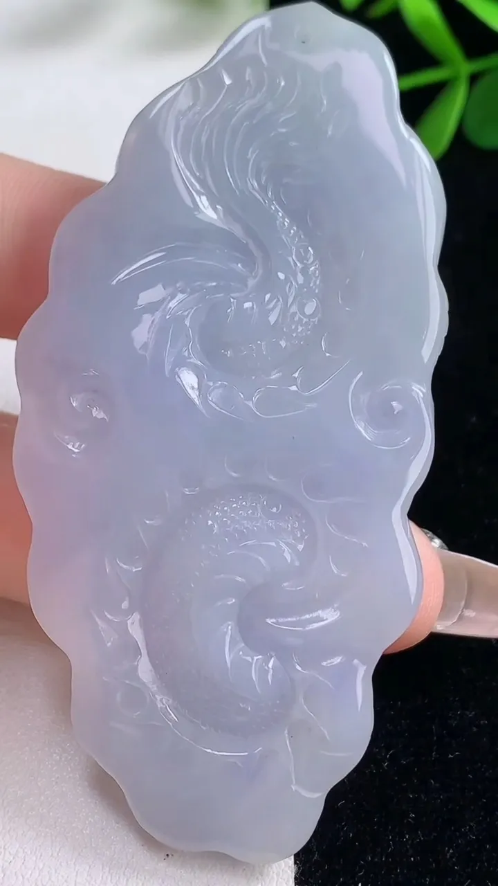 天然A货翡翠紫罗兰龙牌吊坠，尺寸72.3-35.7-10.6，重量:37.93g
12月27日