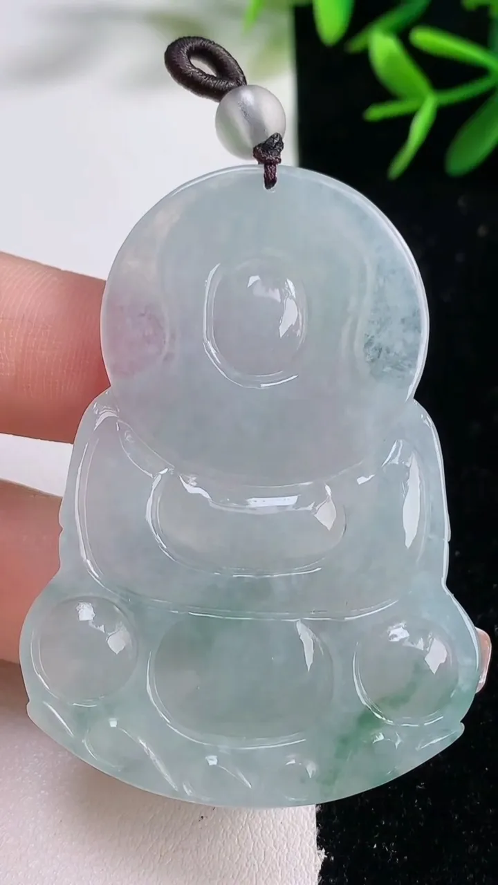 天然A货翡翠飘花观音菩萨吊坠，尺寸55.6-39.5-5.5，重量:20.92g
12月27日
