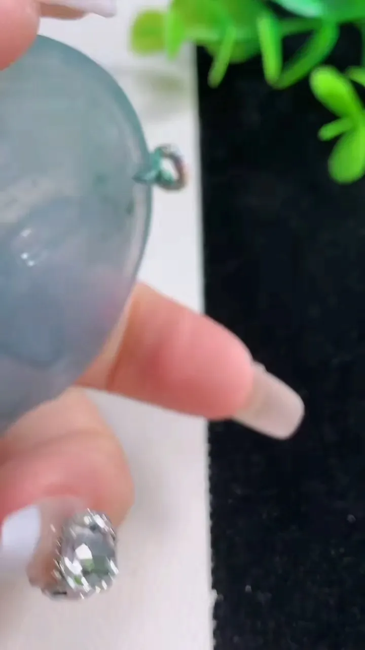 天然A货翡翠紫罗兰千手观音吊坠，尺寸53-5，重量:31.87g
12月27日