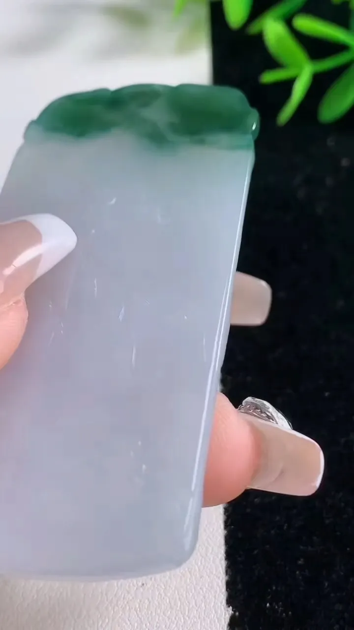 天然A货翡翠飘花山水祥龙阿弥陀佛吊坠，尺寸66.3-35.6-5.6，重量:30.16g
12月27日