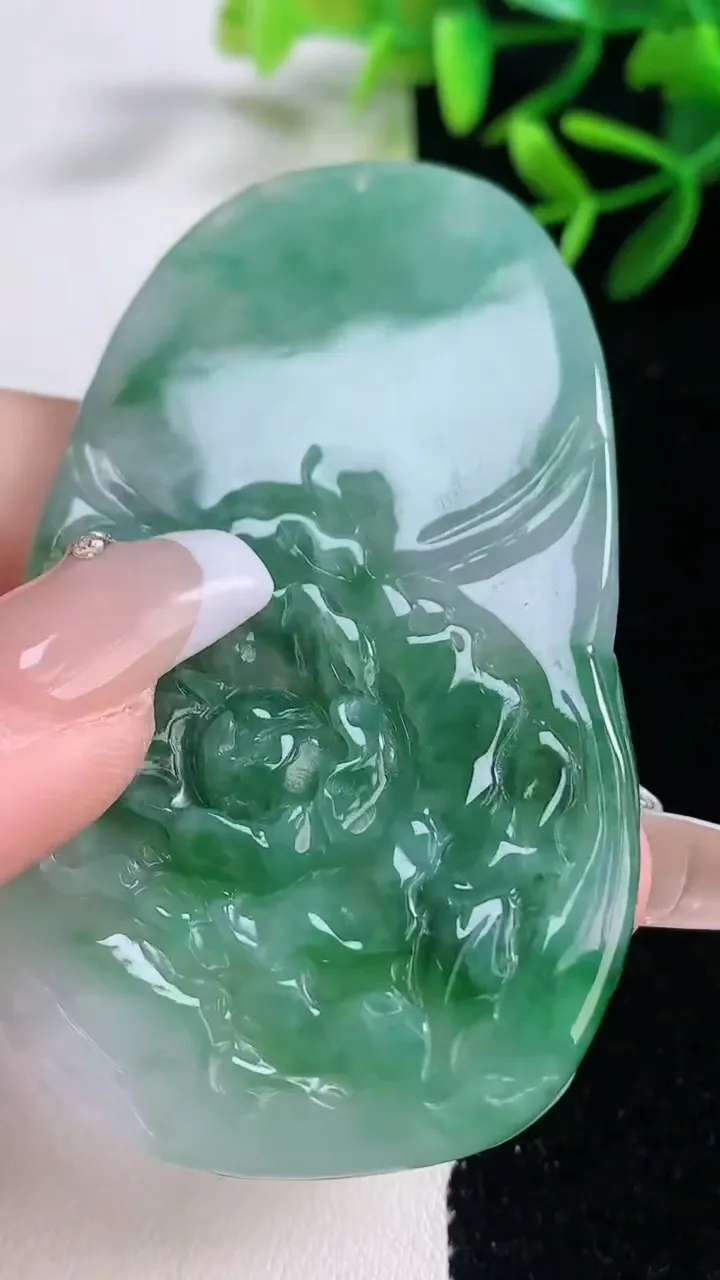 天然A货翡翠凤凰吊坠，尺寸69.8-40.3-5，重量:34.16g
12月27日