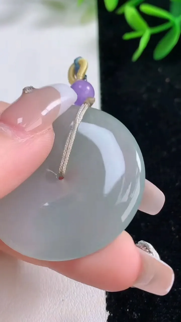 天然A货翡翠平安扣吊坠，尺寸37.5-5.3，重量:16.96g
12月27日