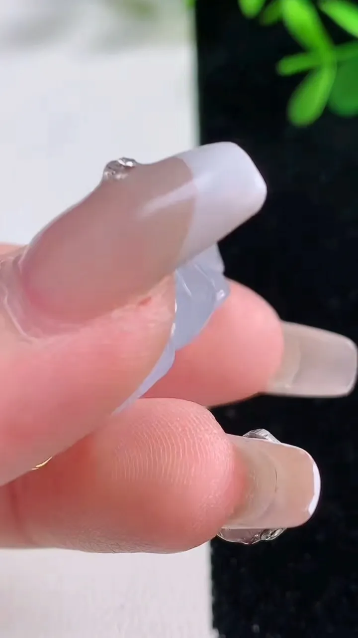 天然A货翡翠18K金春带彩紫罗兰金蟾吊坠，尺寸24-16.8-12.2，重量:9.33g
12月27日