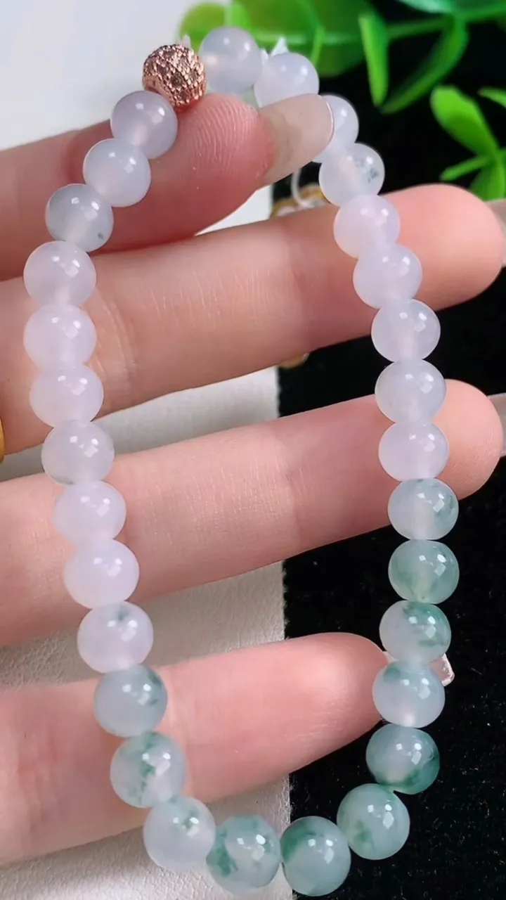 天然A货翡翠种飘花圆珠手串，尺寸7-30颗，重量:16.04g12月27日
工厂直销收藏佳品,种好水足，色泽均匀，有种有色，上手高大气！