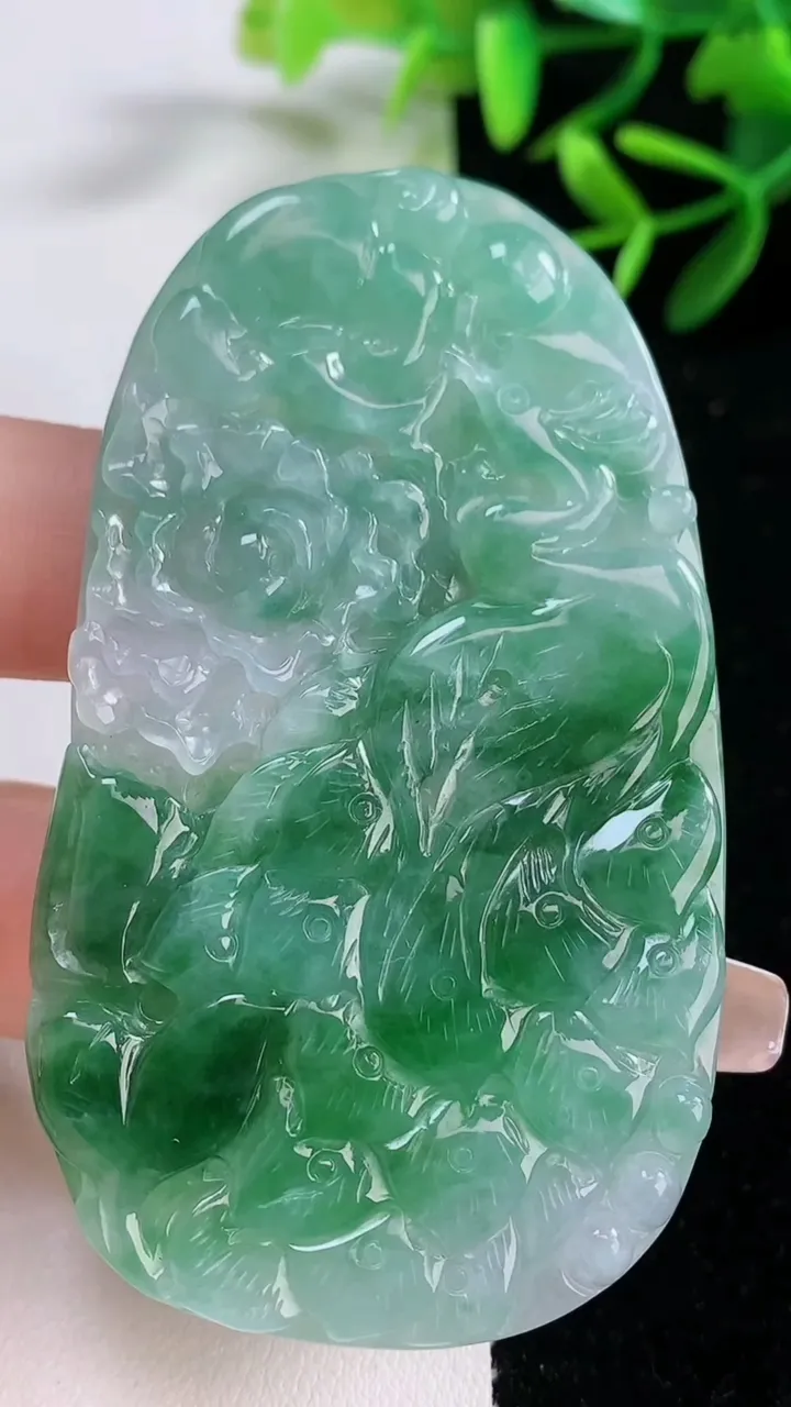 天然A货翡翠凤凰吊坠，尺寸69.8-40.3-5，重量:34.16g
12月27日