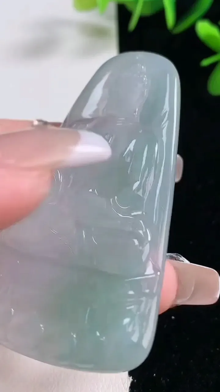 天然A货翡翠阿弥陀佛吊坠，尺寸62.3-37-4.8，重量:24.45g
12月27日