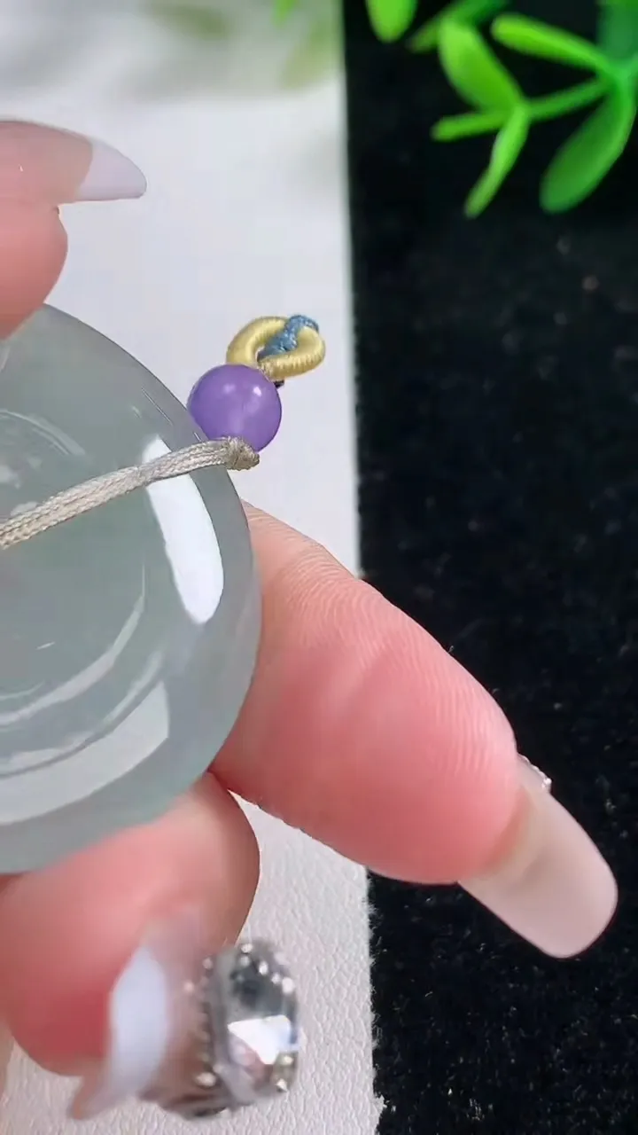 天然A货翡翠平安扣吊坠，尺寸37.5-5.3，重量:16.96g
12月27日