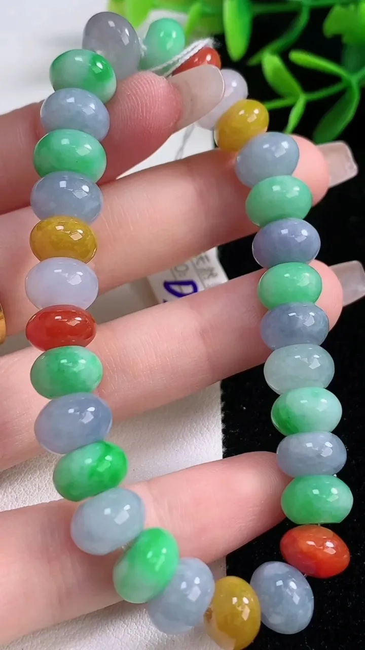 天然A货翡翠四彩算盘珠手串，尺寸9.7-6.2-30颗，重量:34.39g12月27日
工厂直销收藏