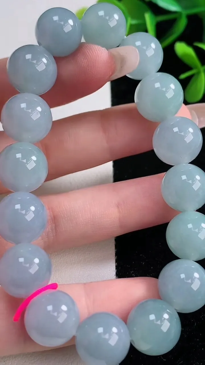 天然A货翡翠紫罗兰圆珠手串，尺寸12.5-16颗，重量:50.49g12月27日
工厂直销收藏佳品,