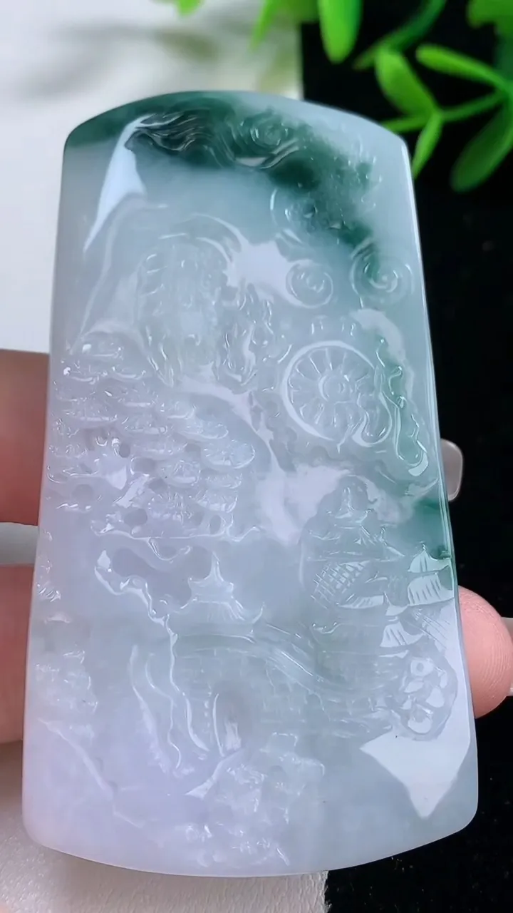 天然A货翡翠飘花御龙大日如来吊坠，尺寸71.8-39.2-6.6，重量:42.23g
12月27日