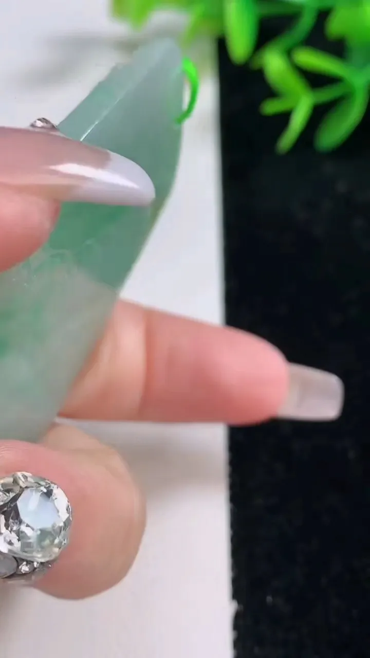 天然A货翡翠山水牌吊坠，尺寸76.5-46.8-5.2，重量:43.87g
12月27日