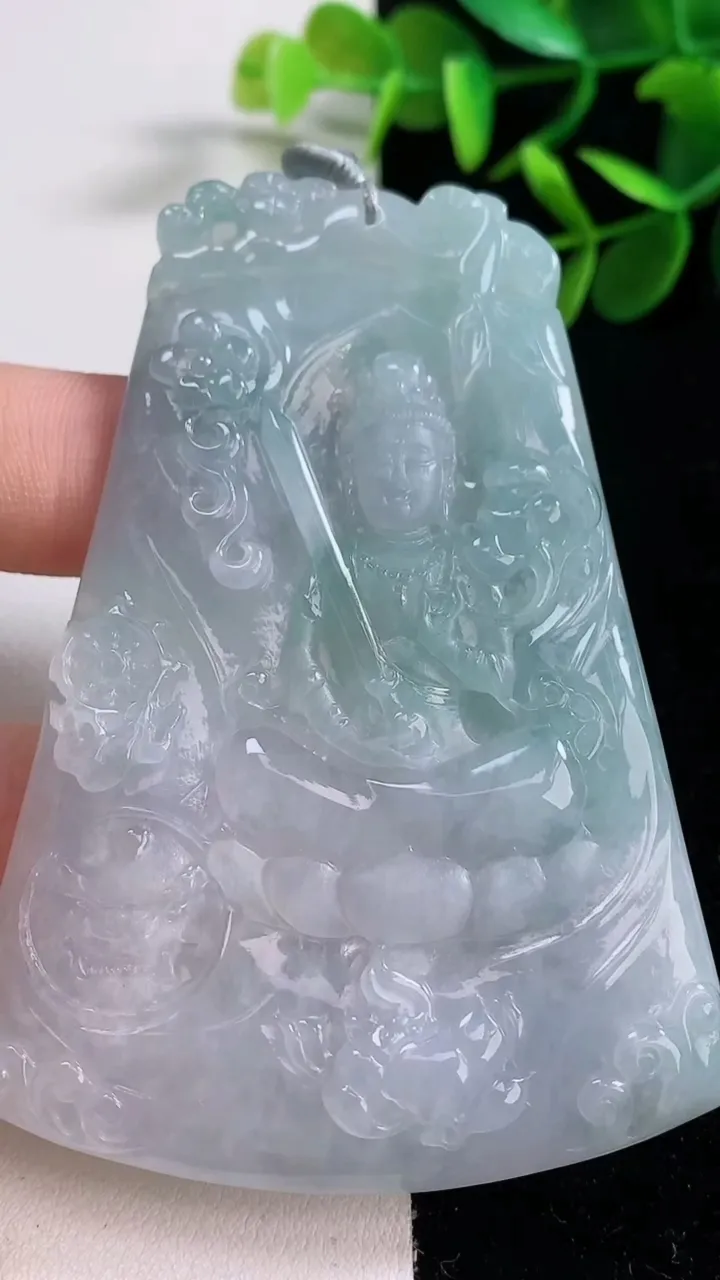 天然A货翡翠虚空藏菩萨吊坠，尺寸77.2-53.8-5.9，重量:48.56g
12月27日