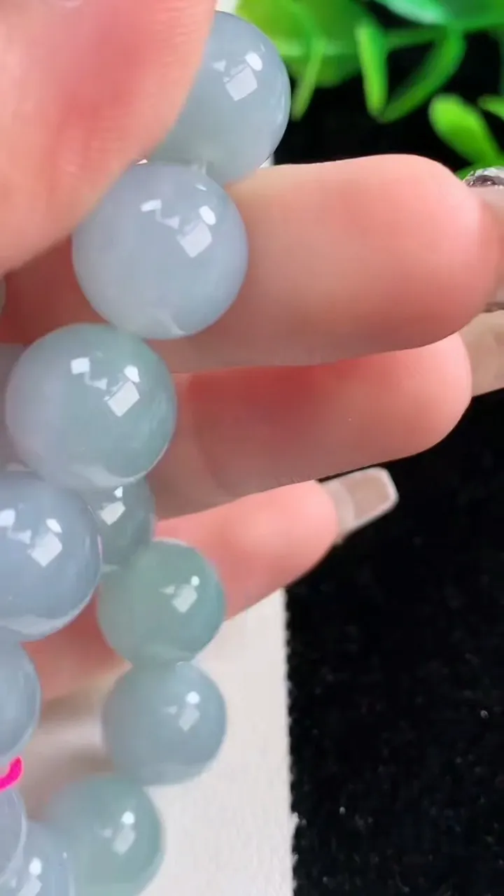 天然A货翡翠紫罗兰圆珠手串，尺寸12.5-16颗，重量:50.49g12月27日
工厂直销收藏佳品,种好水足，色泽均匀，有种有色，上手高大气！