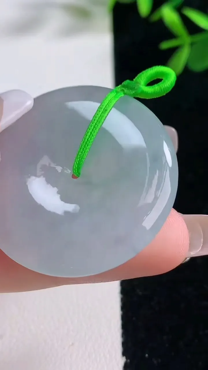 天然A货翡翠飘花平安扣吊坠，尺寸35-5.9，重量:16.13g
12月27日