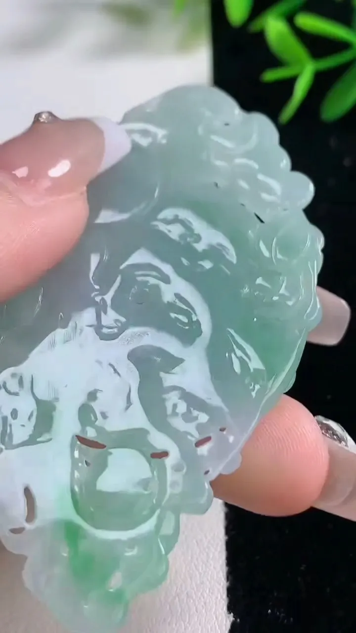 天然A货翡翠花开富贵 平安扣吊坠，尺寸70.3-41.4-4.7，重量18.83g
12月27日