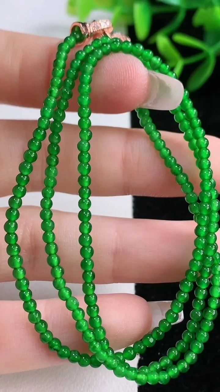 天然A货翡翠小米珠项链，尺寸2.5-212颗，重量:6.49g12月27日
工厂直销收藏佳品,种好水