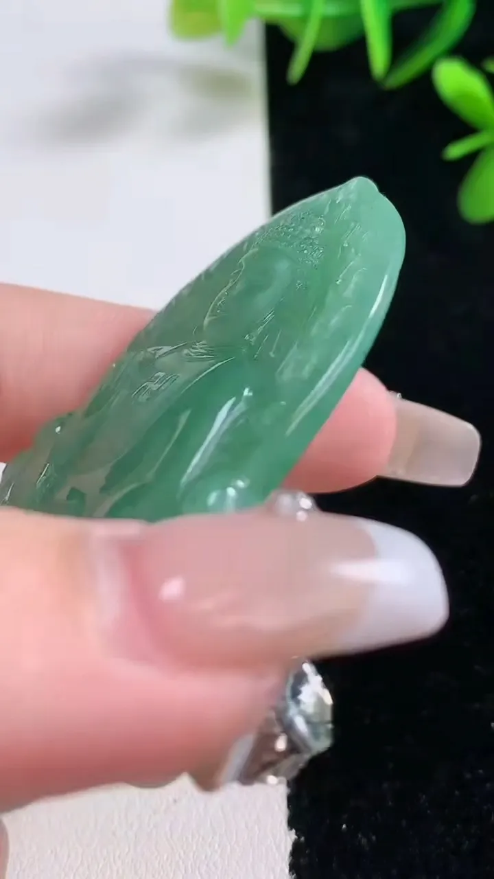 天然A货翡翠阿弥陀佛吊坠，尺寸60.2-37.8-5.4，重量:26.26g
12月27日