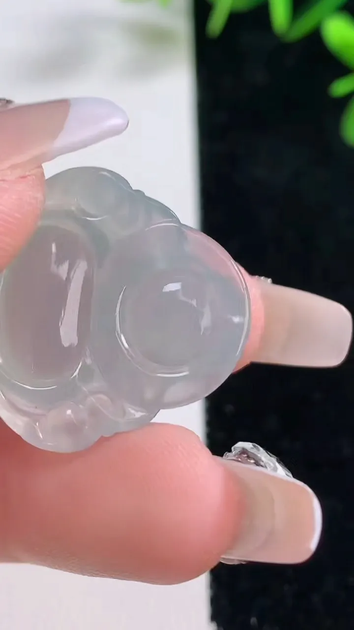 天然A货翡翠佛公吊坠，尺寸23.8-25-6，重量:5.19g
12月27日